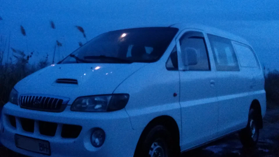 Hyundai H-1 4