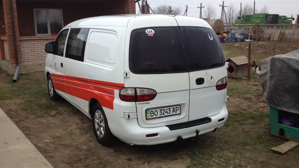 Hyundai H-1 3