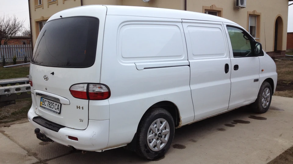 Hyundai H-1 4