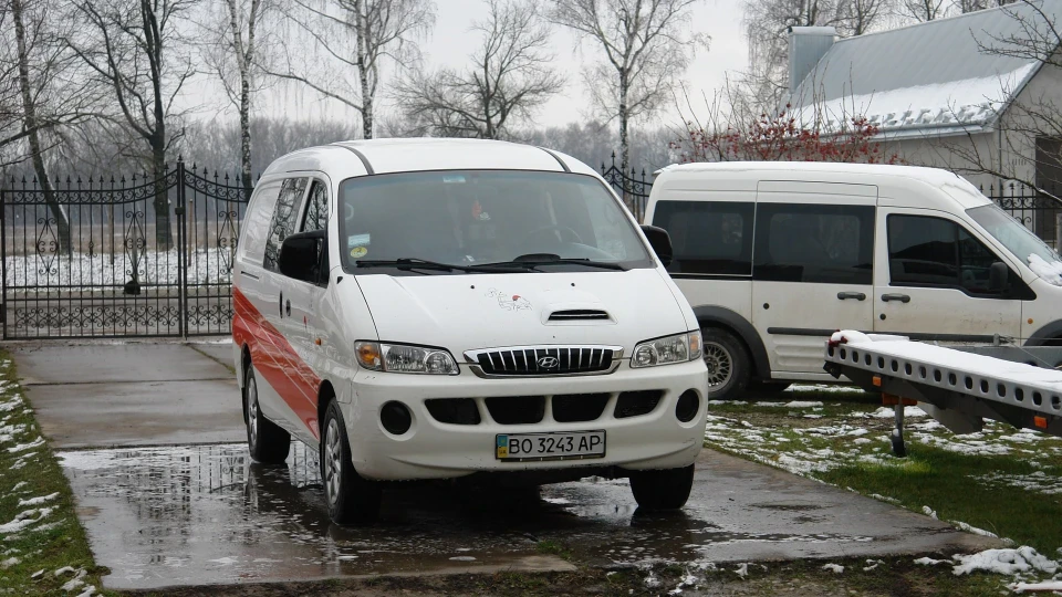 Hyundai H-1 5