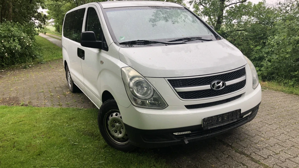 Hyundai H-1 2