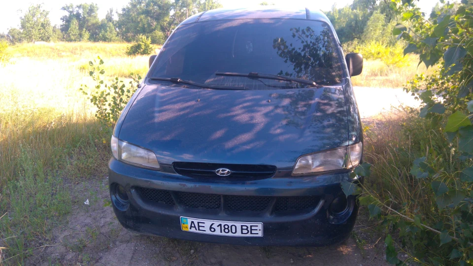Hyundai H-1 2