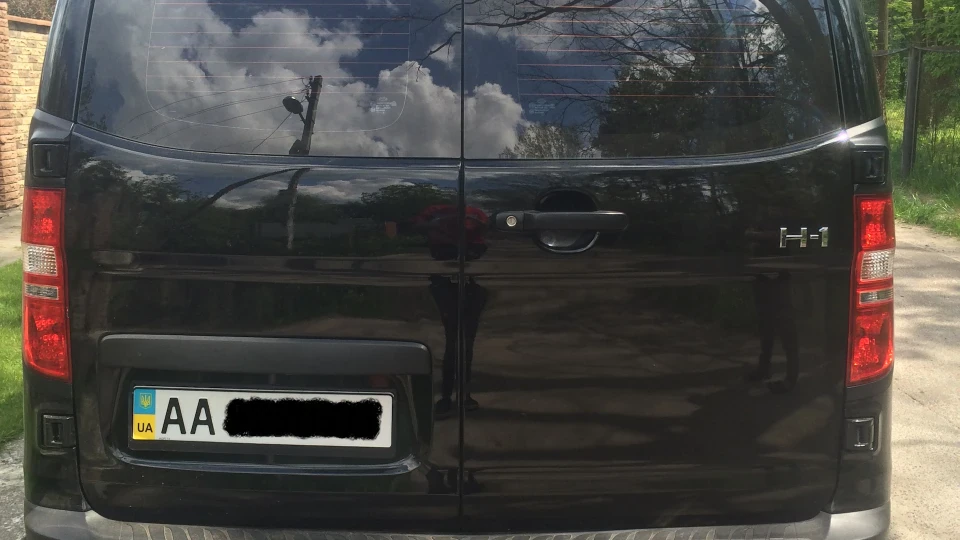 Hyundai H-1 2