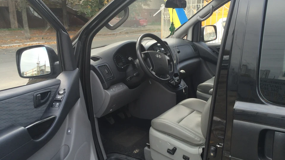 Hyundai H-1 5