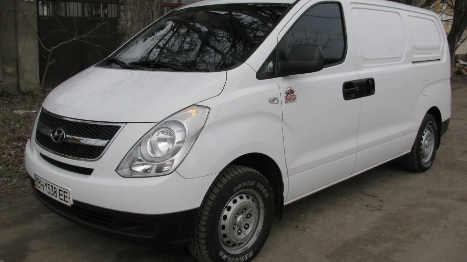 Hyundai H-1 2