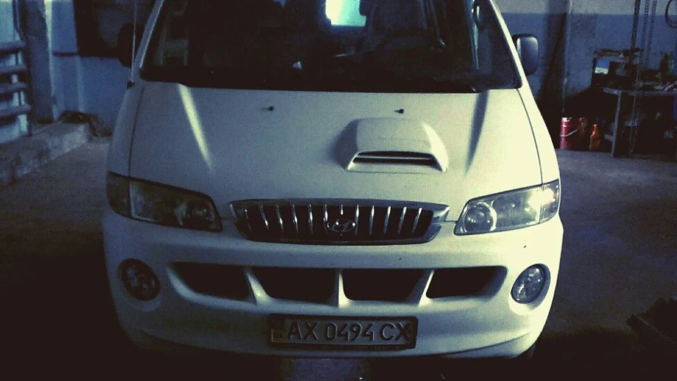 Hyundai H-1 2