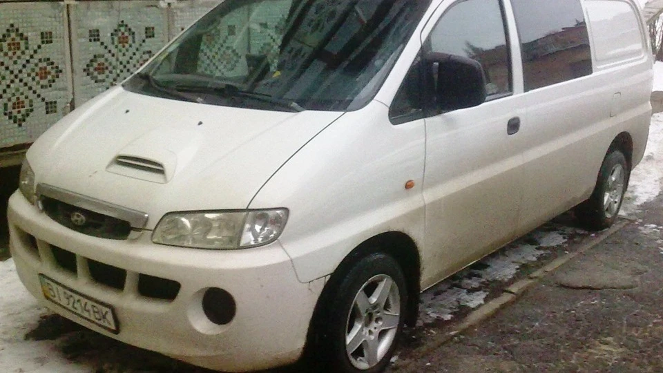 Hyundai H-1 4