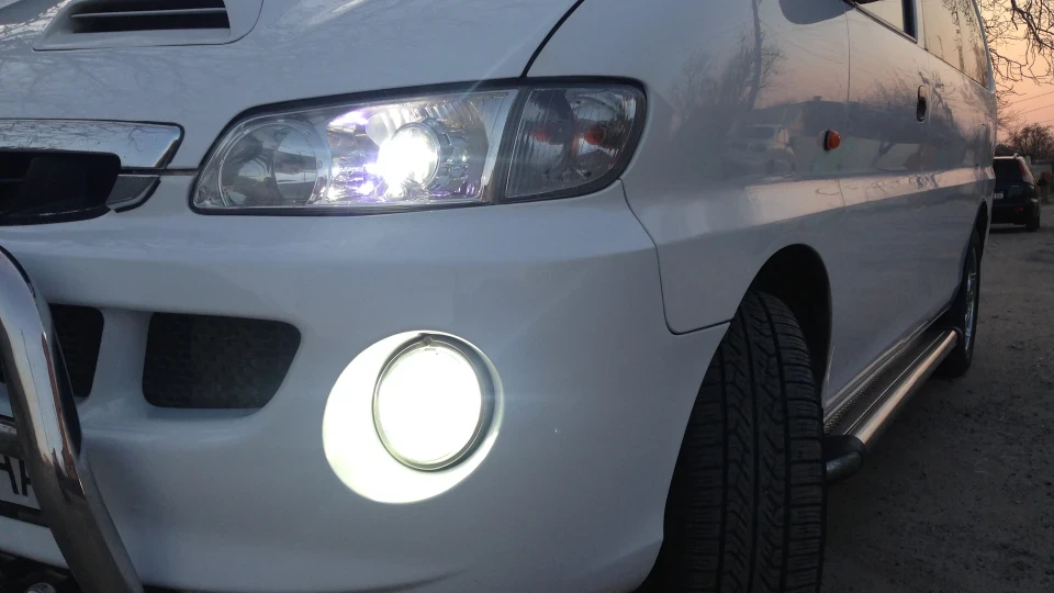 Hyundai H-1 2