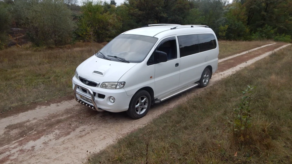Hyundai H-1 5