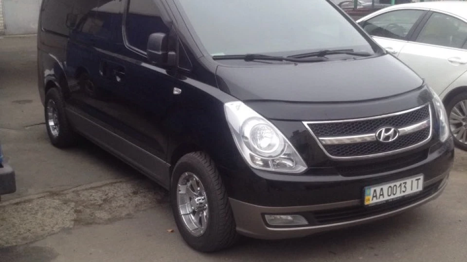 Hyundai H-1 2