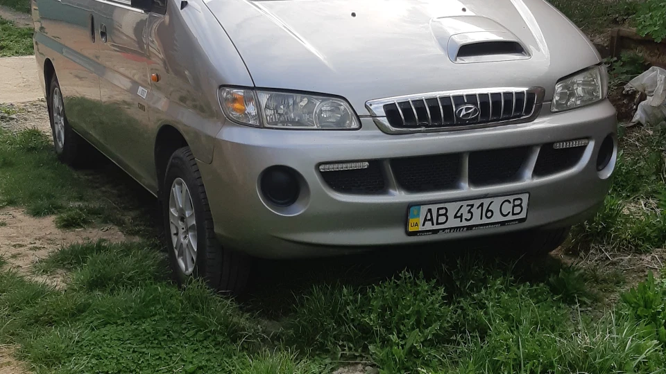 Hyundai H-1 2