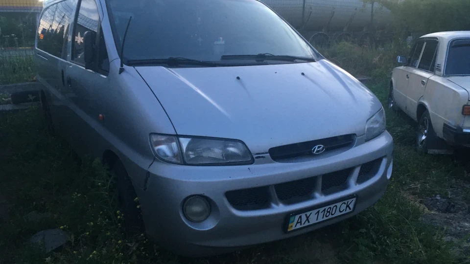 Hyundai H-1 2