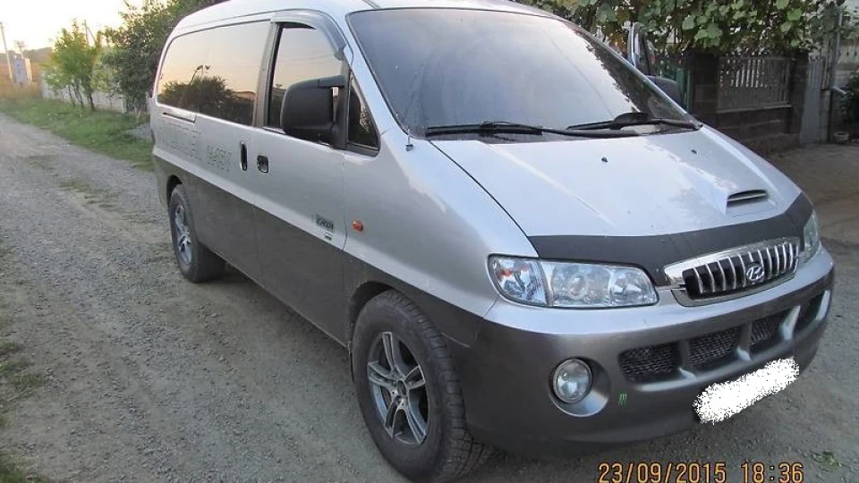Hyundai H-1 2