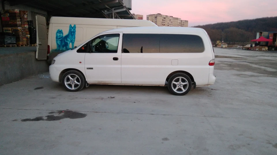Hyundai H-1 2.5 140 к.с.BLACK проданий 2