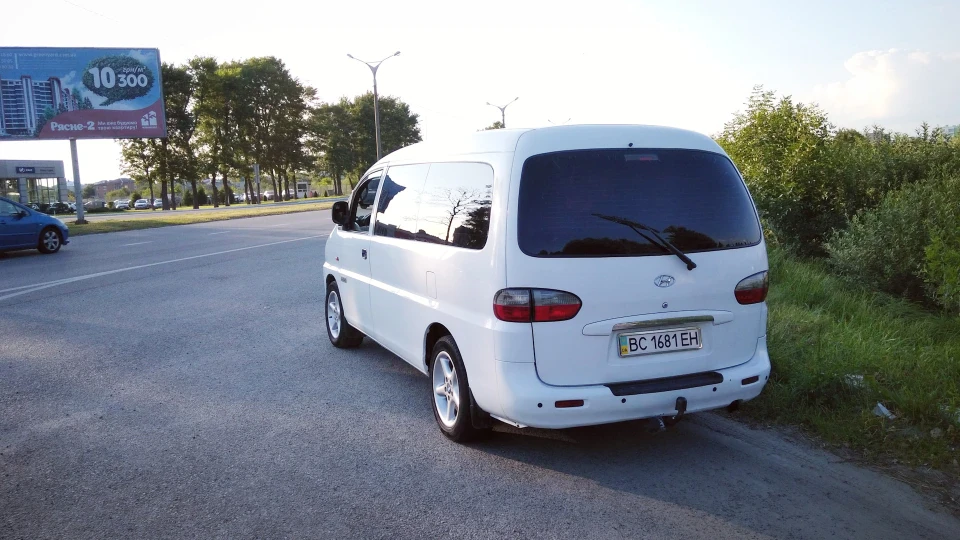Hyundai H-1 2.5 140 к.с.BLACK проданий 3
