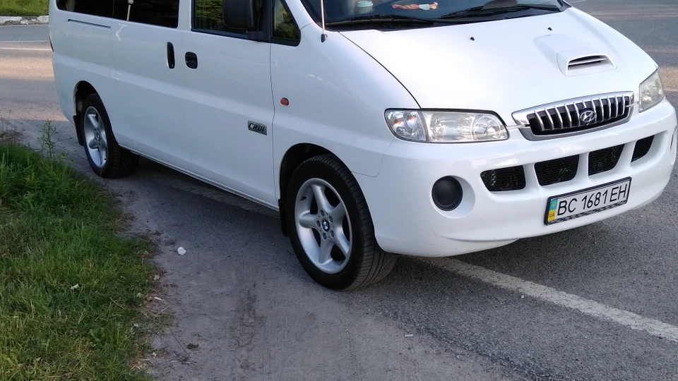 Hyundai H-1 2.5 140 к.с.BLACK проданий 4