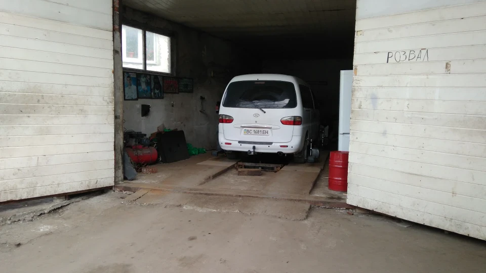 Hyundai H-1 2.5 140 к.с.BLACK проданий 5