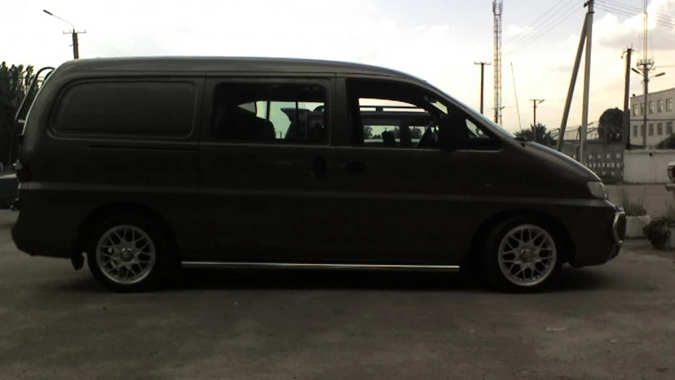 Hyundai H-1 2.5 TDI 2
