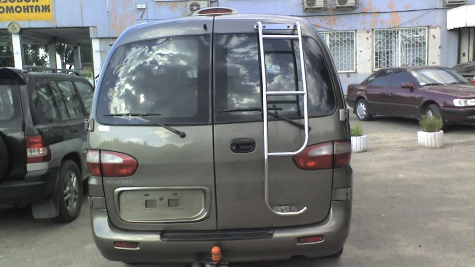 Hyundai H-1 2.5 TDI 3