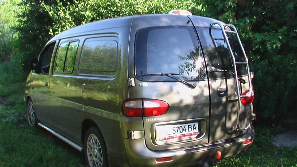 Hyundai H-1 2.5 TDI 5