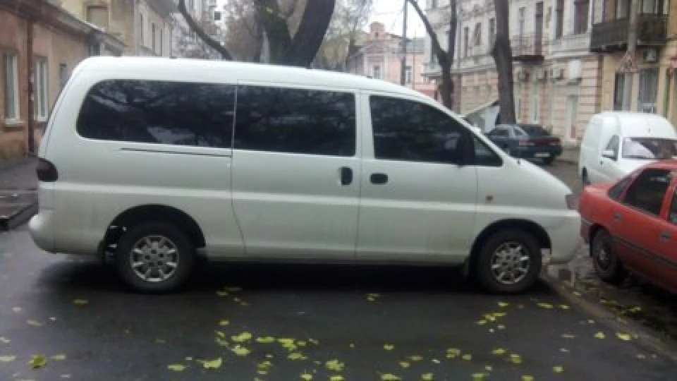 Hyundai H-1 H-200 Білий мерін