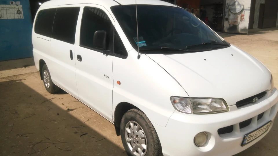 Hyundai H-1 H200 pass 3