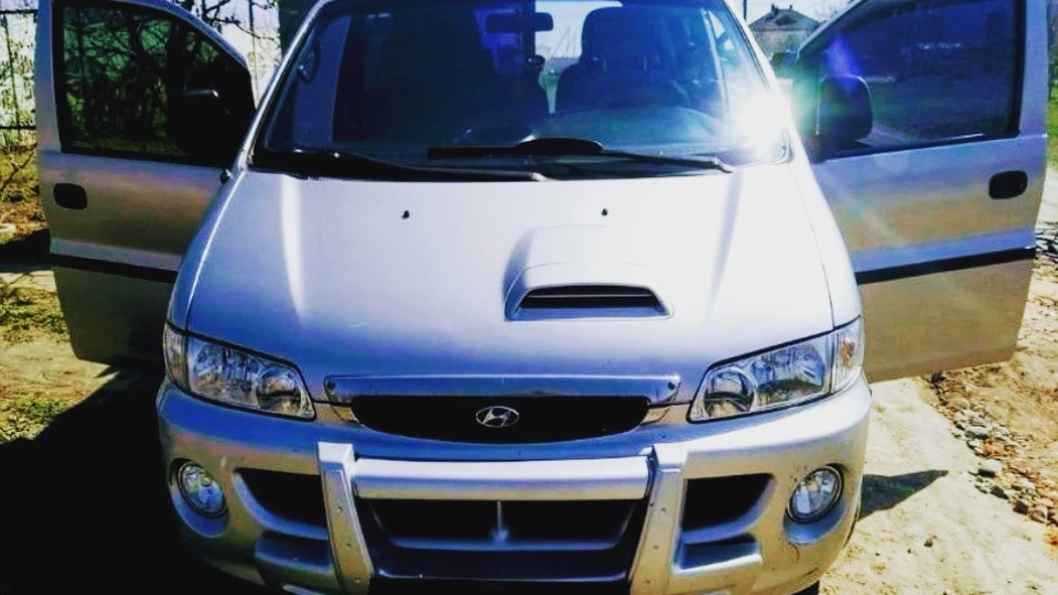 Hyundai H-1 Сірий металік, 2,5 турбо 2