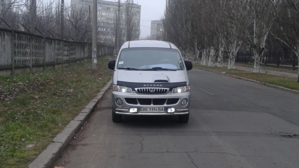 Hyundai H-1 Сірий Перевізник 2