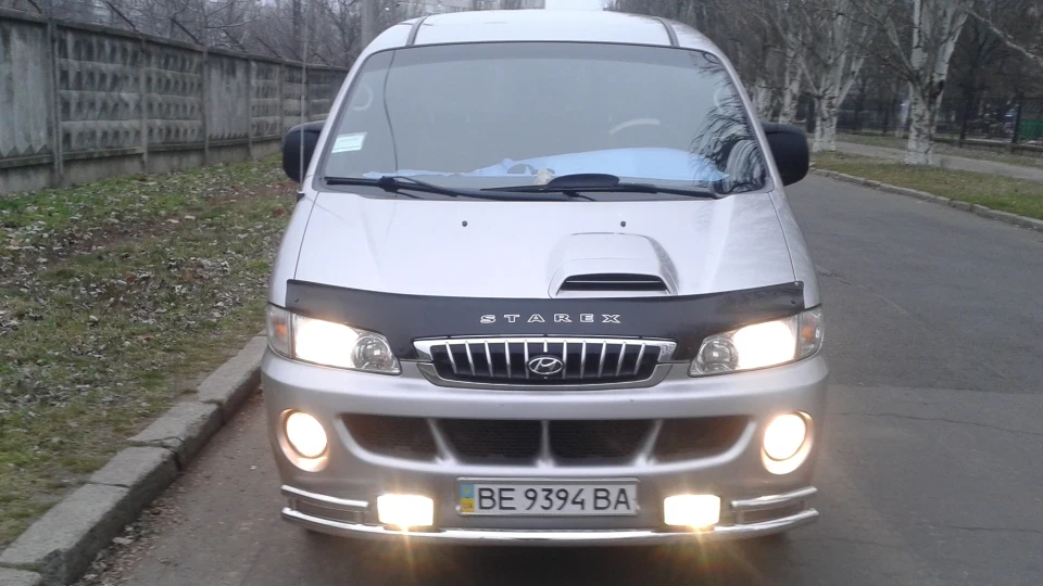 Hyundai H-1 Сірий Перевізник 3
