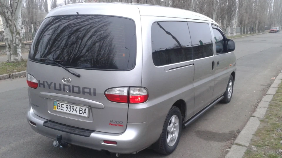 Hyundai H-1 Сірий Перевізник 4