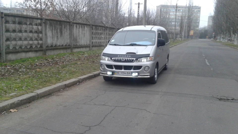Hyundai H-1 Сірий Перевізник 5