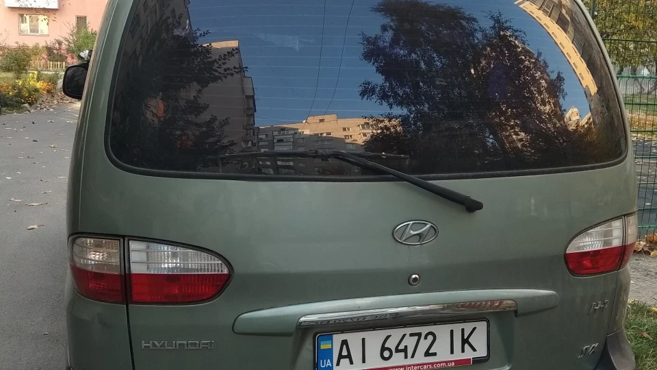 Hyundai H-1 Зелений баркас 2