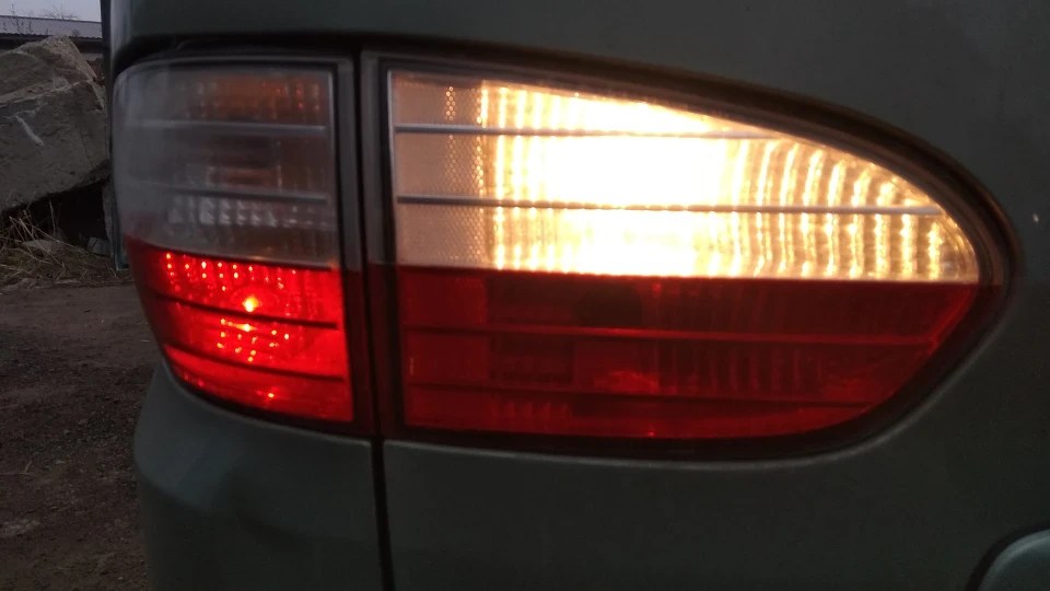 Hyundai H-1 Зелений баркас 4