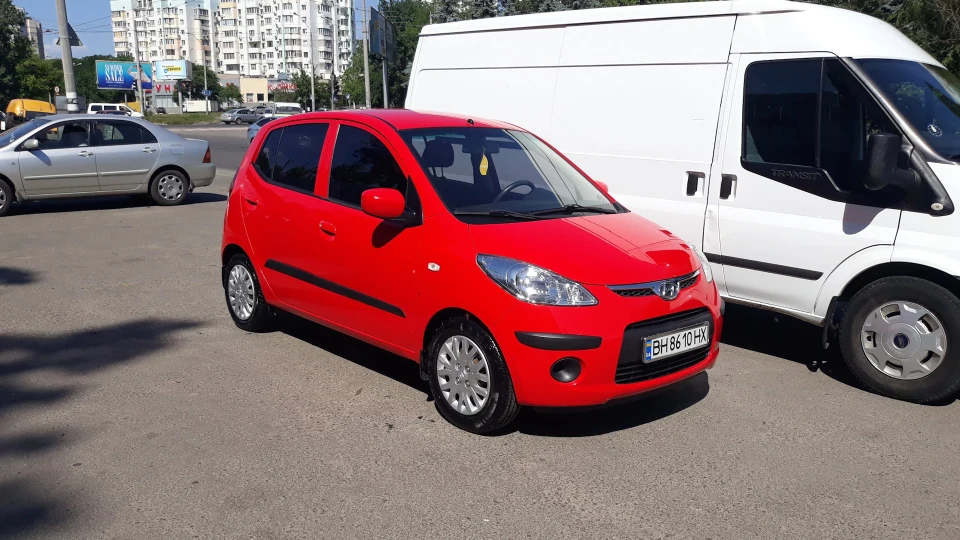 Hyundai i10 Червона Жужа