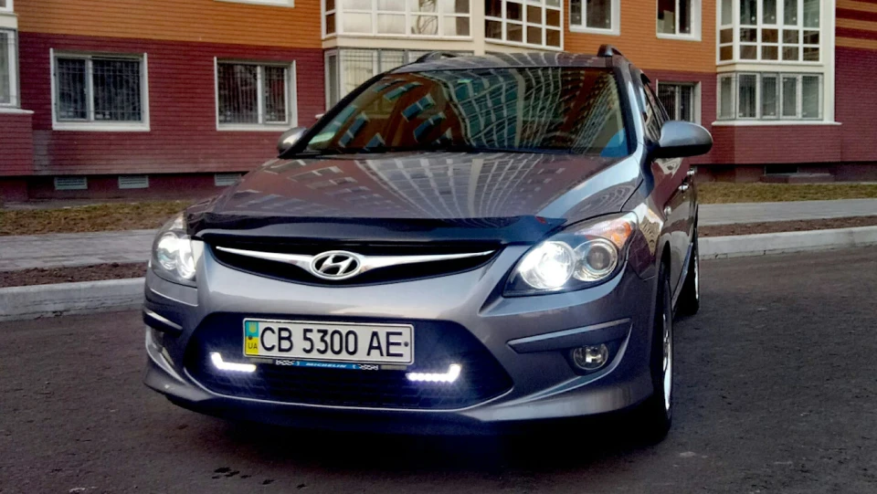 Hyundai i30 CW / Wagon 1,6 gray wagon 2