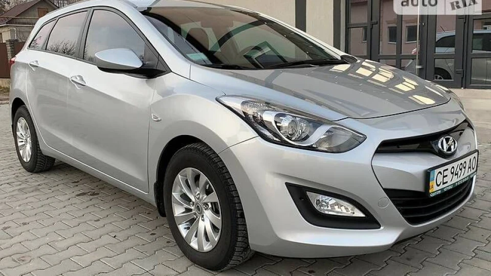 Hyundai i30 CW / Wagon Сірий металік 2