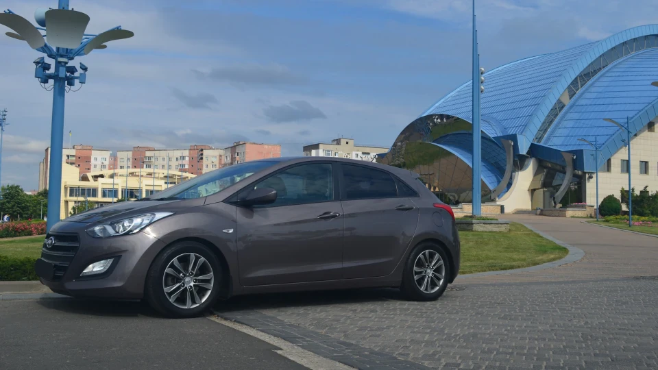 Hyundai i30 1.4 갈색 2