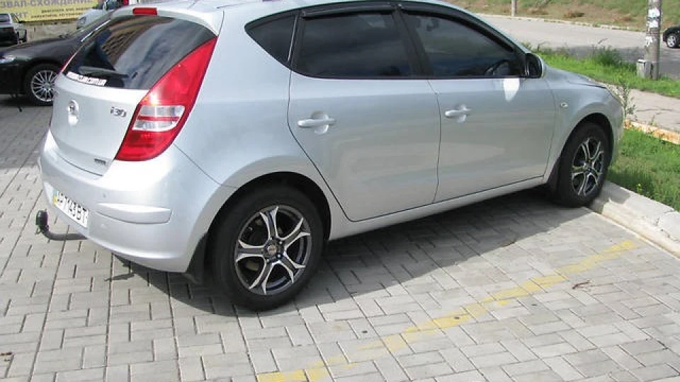 Hyundai i30 2.0CRDI GLS MT 3