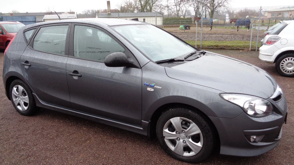 Hyundai i30 blue drive 2