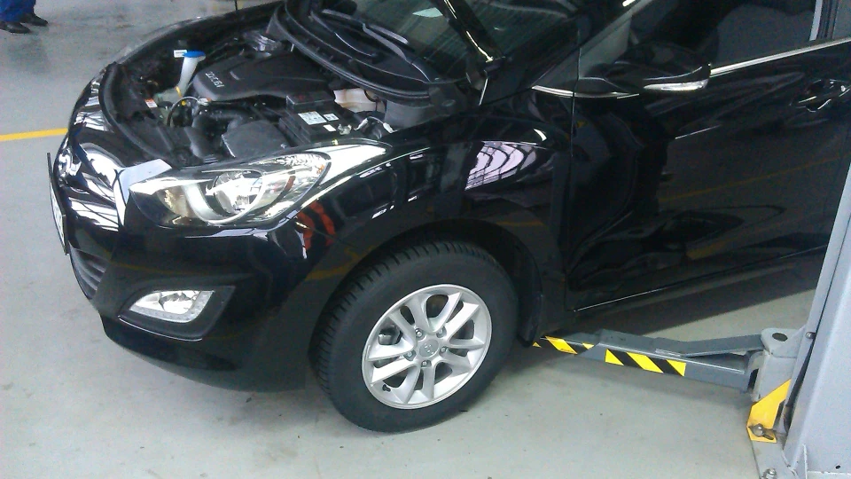 Hyundai i30 Express 1.6мт 4