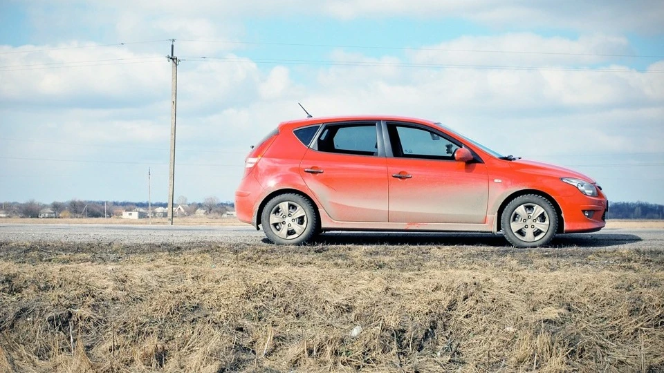 Hyundai i30 Яскраво червоне 3