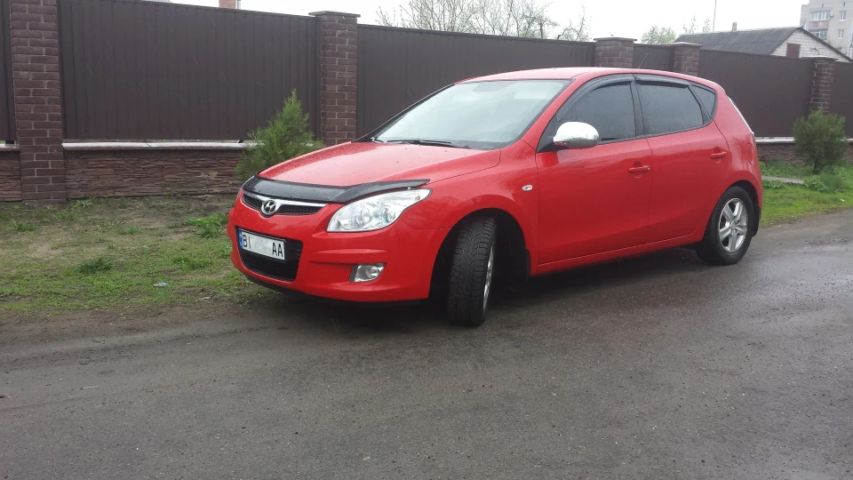 Hyundai i30 червоний 1,6 AV