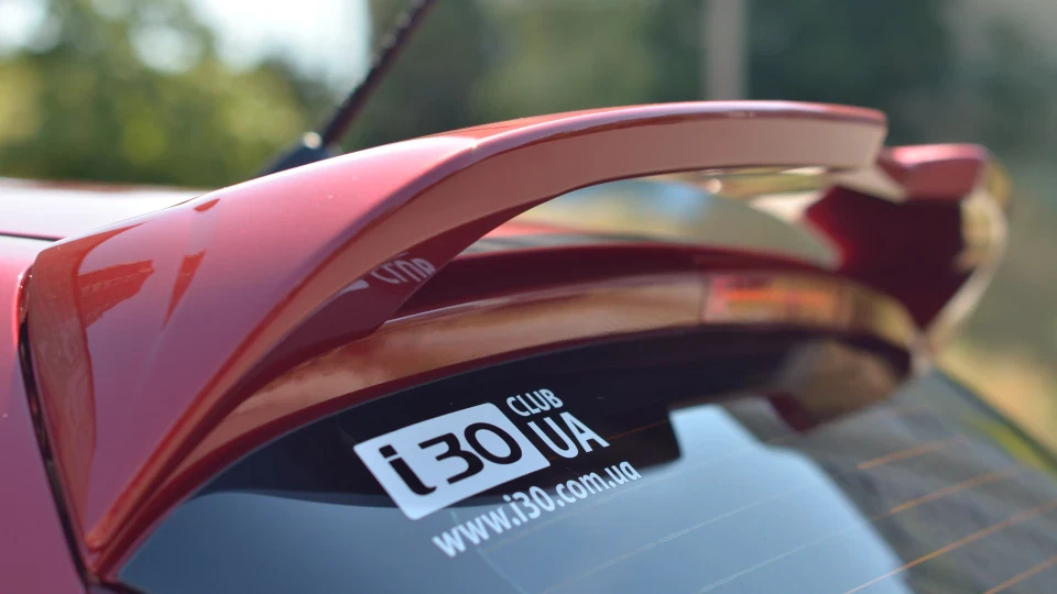 Hyundai i30 Red Bullet 3