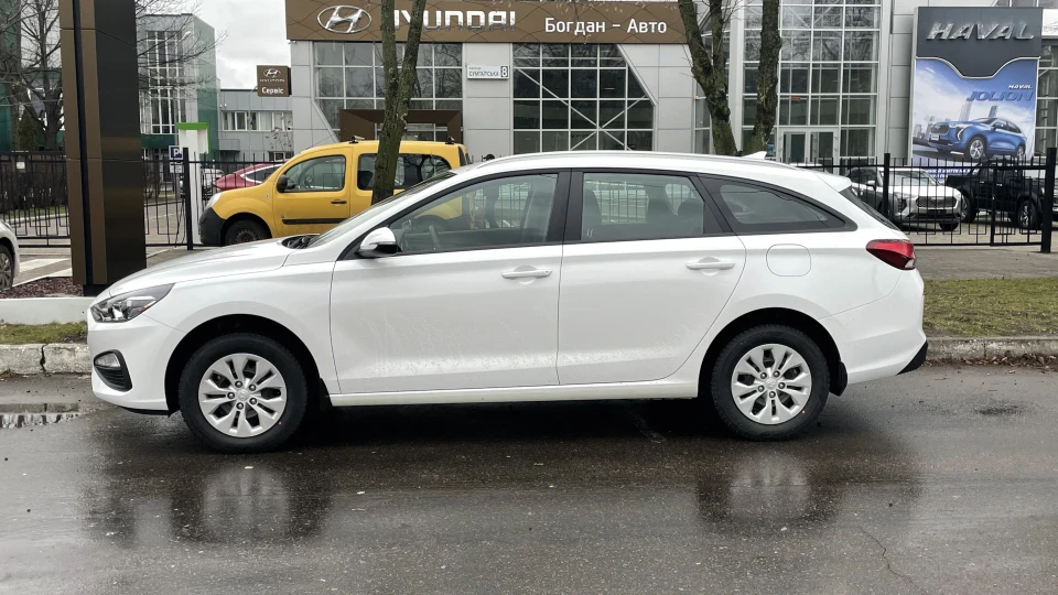 Hyundai i30 “WW” - means white wagon 5