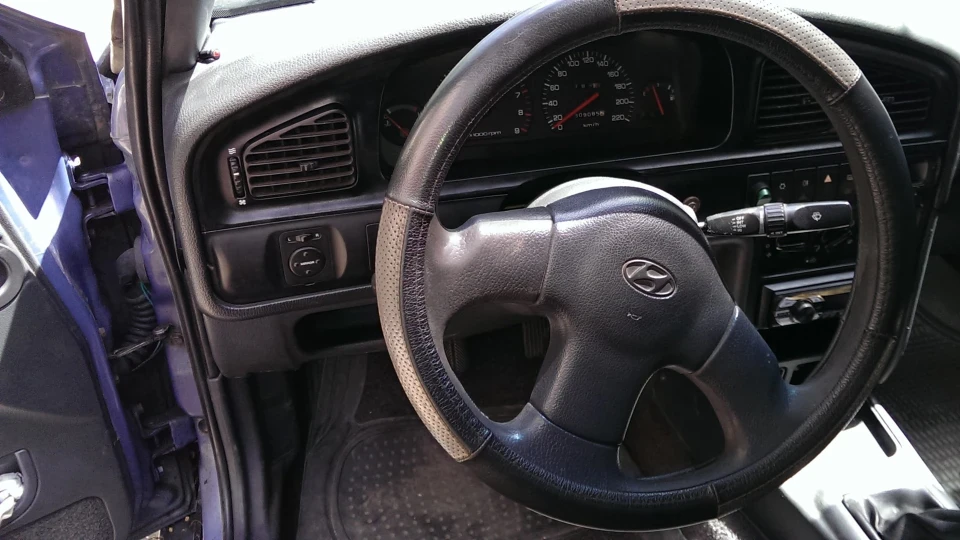 Hyundai Lantra 1.6 GLS 2
