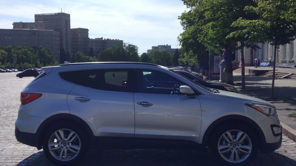 Hyundai Santa Fe 2.0T Sport 4WD 2