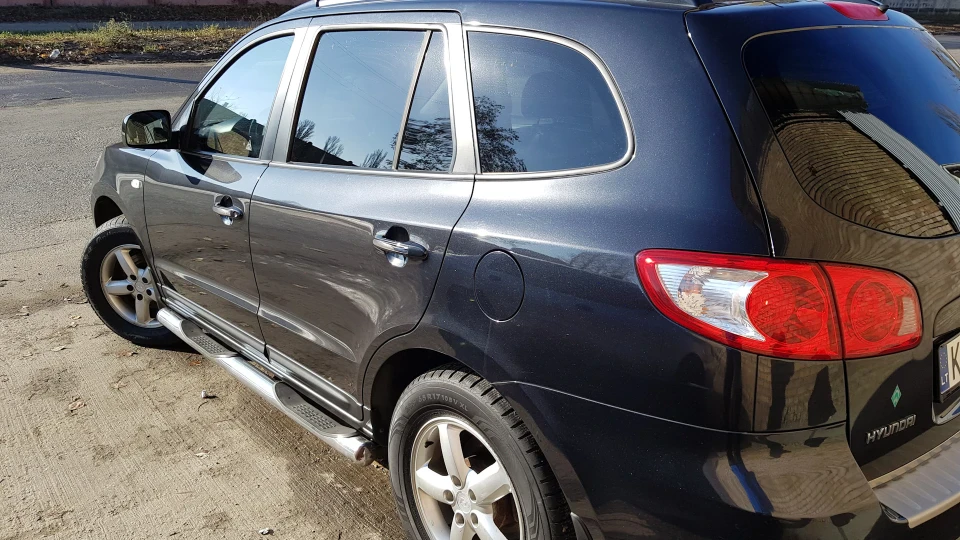 Hyundai Santa Fe Black Pearl 2