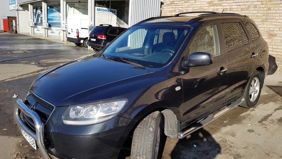Hyundai Santa Fe Black Pearl 3