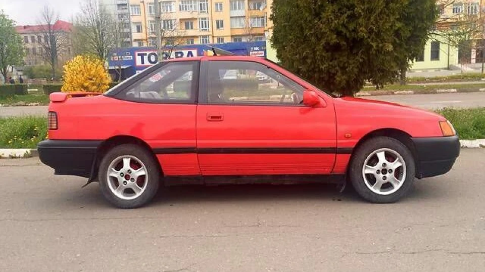 Hyundai Scoupe 4