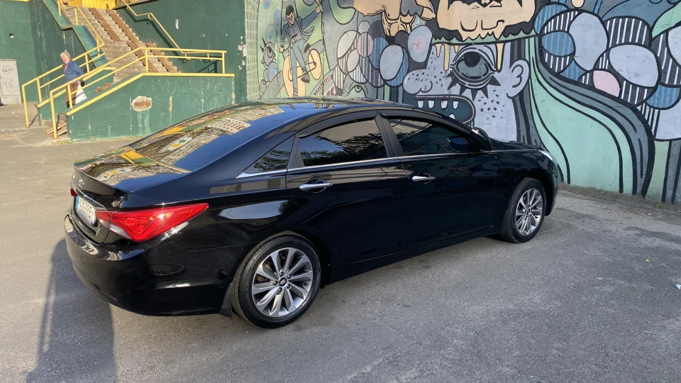 Hyundai Sonata 2